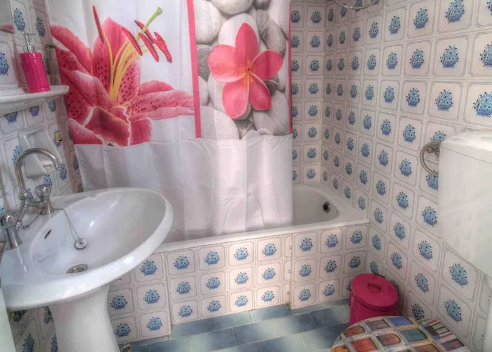 Limni No 1 In Peaceful Poseidonia * Posidhonía